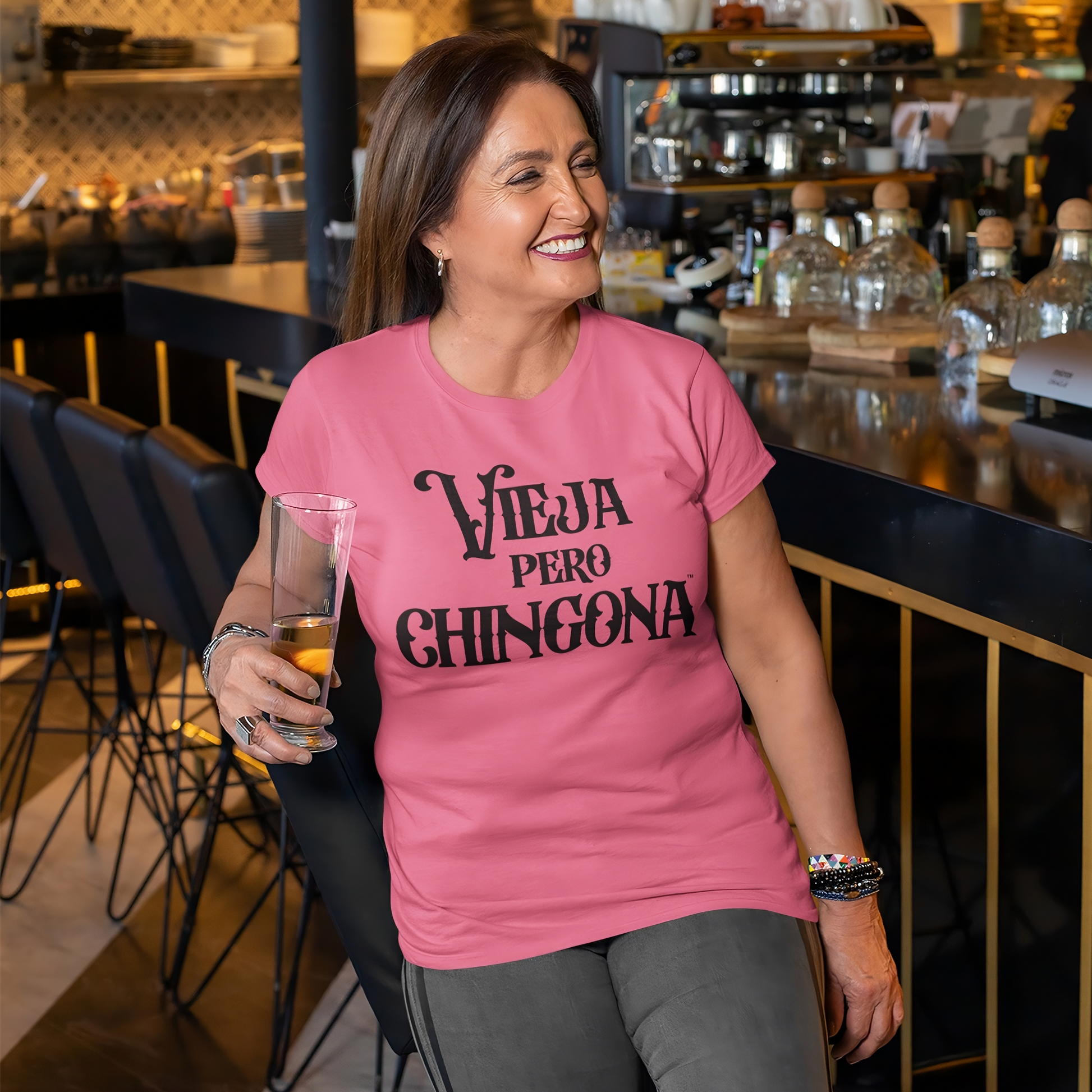 Funny Latina Vieja Pero Chingona Empowerment shirt 